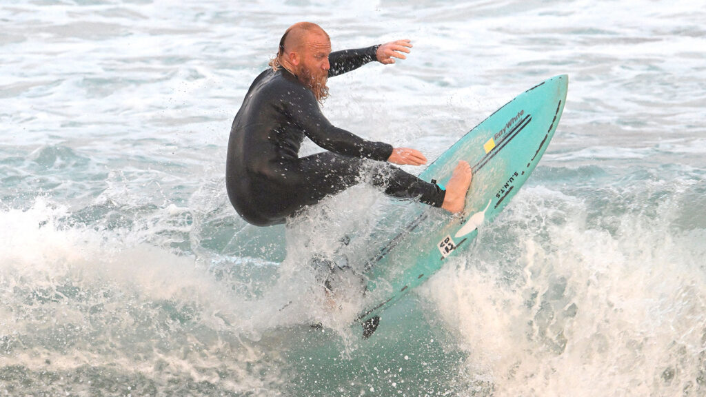 Australiano batió récord del mundo de horas seguidas surfeando