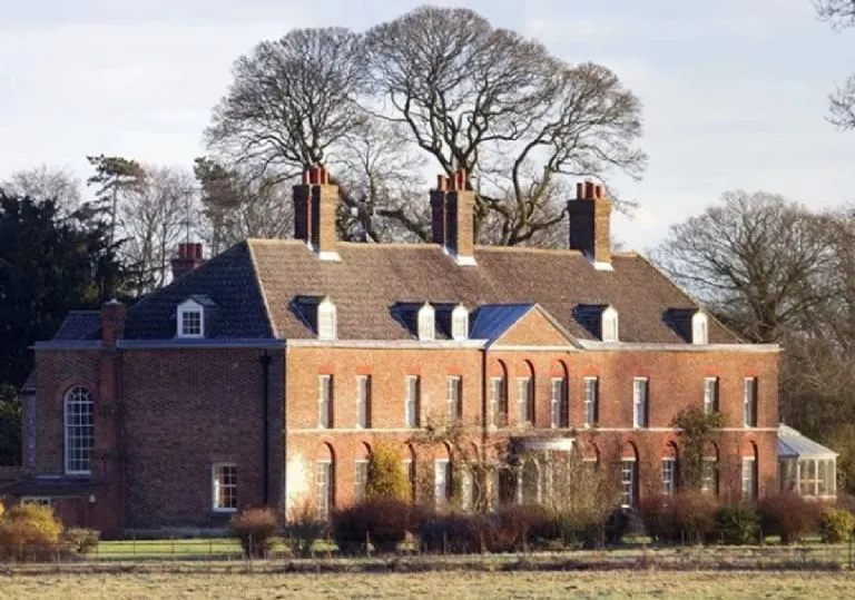 La mansión en la que el príncipe William se estaría viendo en secreto con su amante - thefreedompost.net