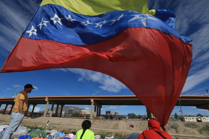 EEUU expulsó a cientos de migrantes venezolanos bajo el Título 42